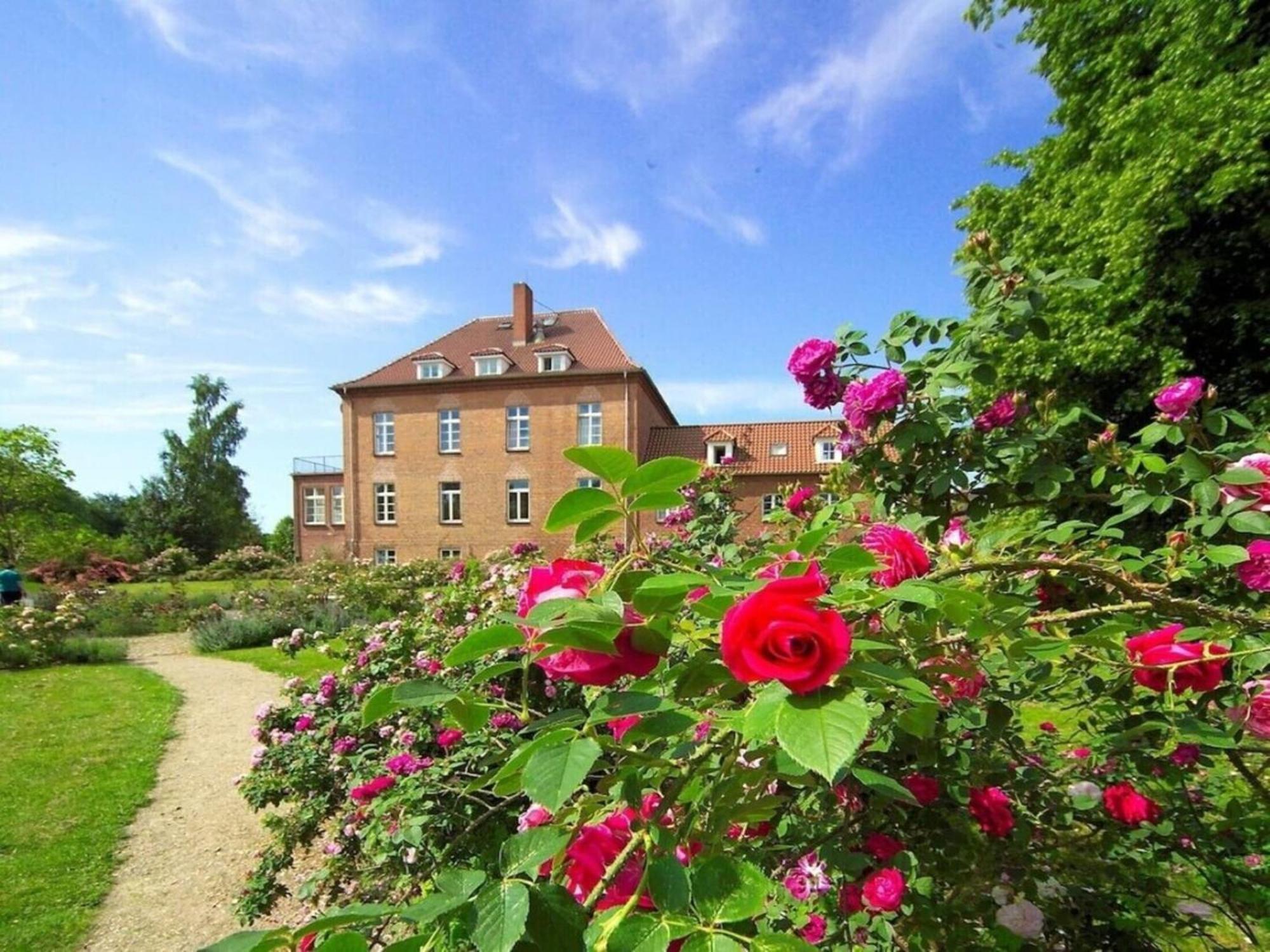 Apartment With Terrace In Warnkenhagen Экстерьер фото